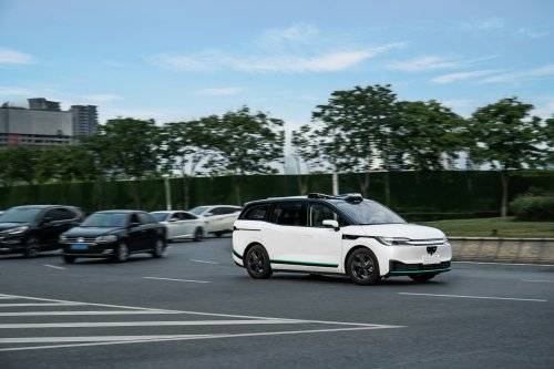 江鈴集團新能源頤馳06亮相南昌飛行大會,鑄就智能出行新標桿