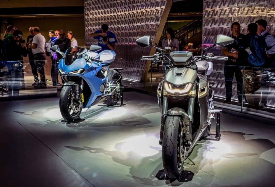 諾頓Manx R仿賽首次亮相驚艷觀眾!