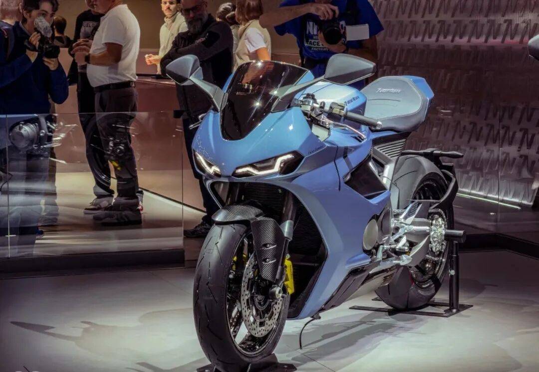 諾頓Manx R仿賽首次亮相驚艷觀眾!